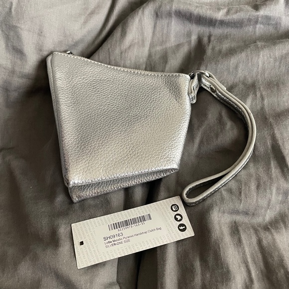 Boohoo silver metallic Lottie pyramid purse NWT! - Picture 1 of 3